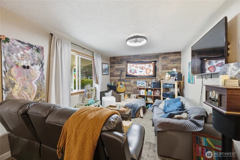Property photo for 16001 Park Avenue S, Spanaway photo 3