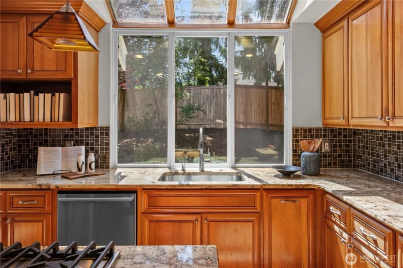 Property photo for 24717 Se 45th Pl, Issaquah photo 13