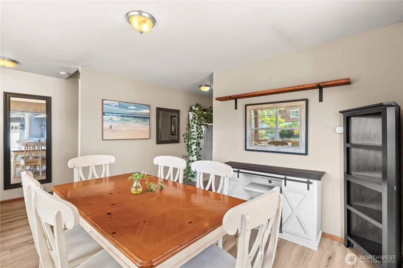 Property photo for 961 Nw Longview Drive, Oak Harbor photo 4