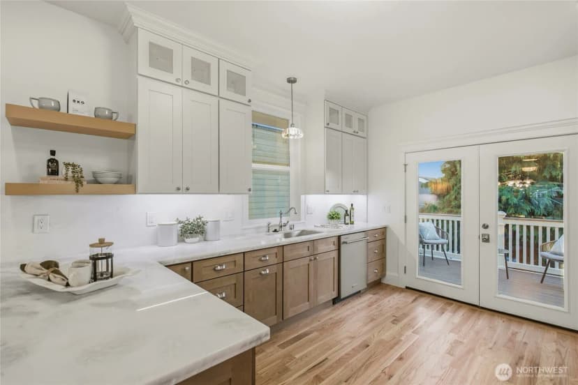 Property photo for 7717 2nd Avenue Ne, Seattle photo 4