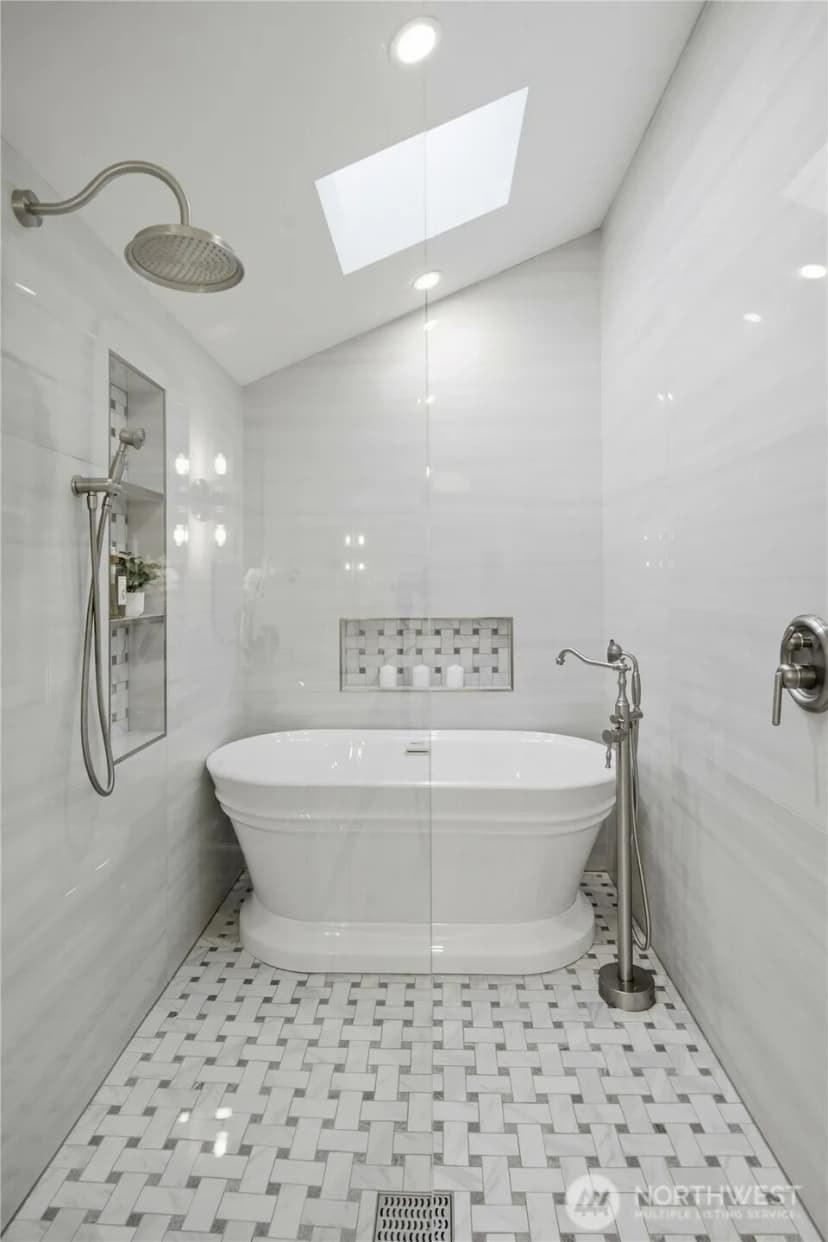 Property photo for 7717 2nd Avenue Ne, Seattle photo 8