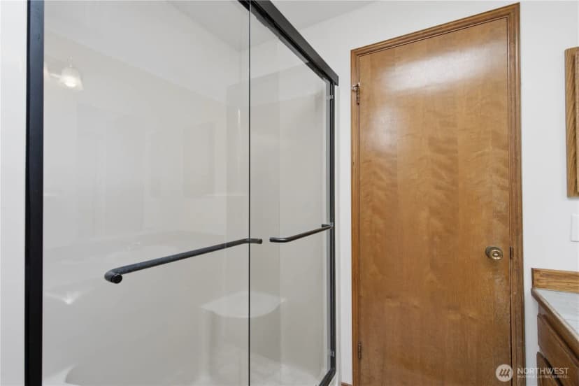 Property photo for 18228 Ne 109th Street, Redmond photo 24