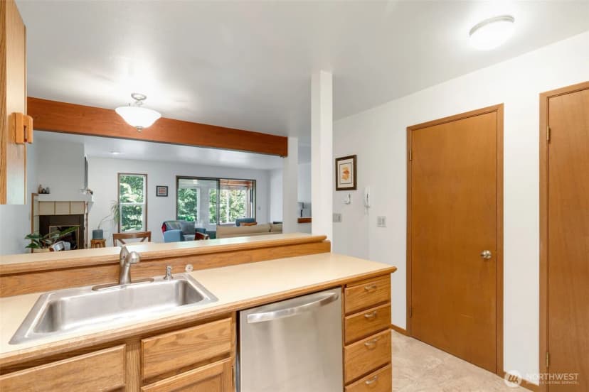 Property photo for 12027 15th Avenue Ne #304, Seattle photo 8