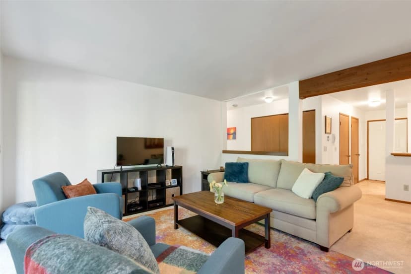 Property photo for 12027 15th Avenue Ne #304, Seattle photo 20