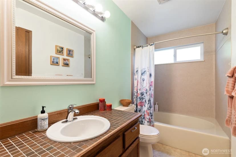 Property photo for 12027 15th Avenue Ne #304, Seattle photo 32