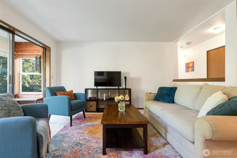 Property photo for 12027 15th Avenue Ne #304, Seattle photo 19