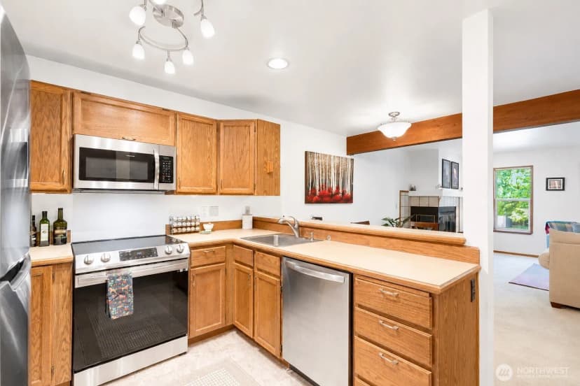 Property photo for 12027 15th Avenue Ne #304, Seattle photo 7