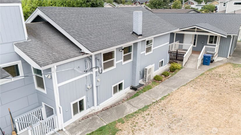 Property photo for 1022 Sw 151st Street, Burien photo 2