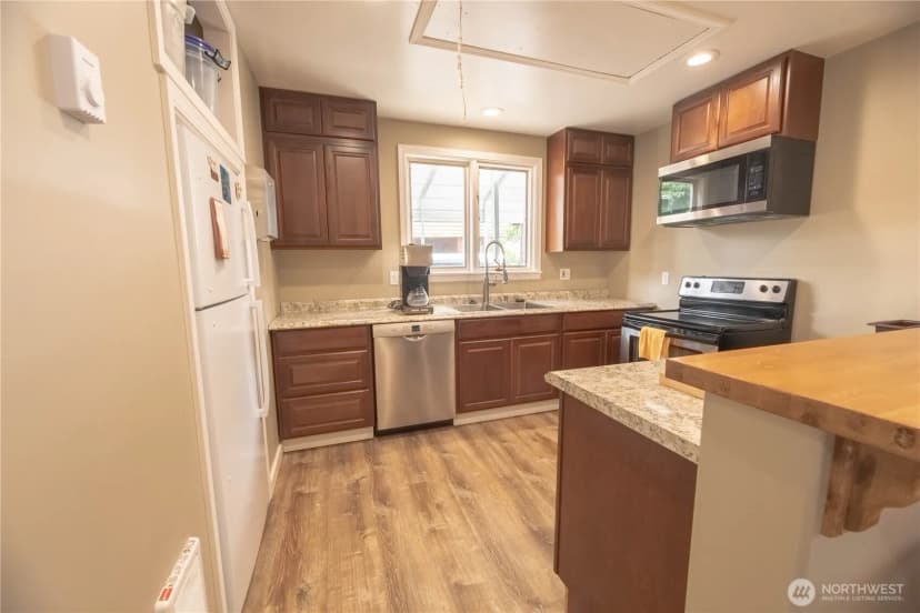 Property photo for 1022 Sw 151st Street, Burien photo 27