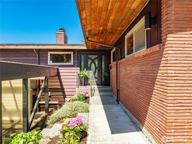 Property photo for 5813 Sw Horton Street, Seattle photo 3