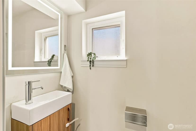 Property photo for 6945 Ellis Avenue S, Seattle photo 17