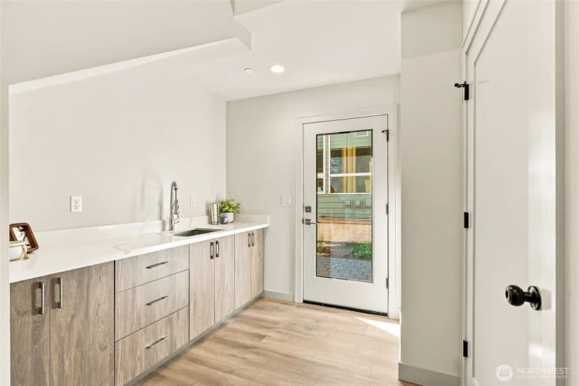 Property photo for 6945 Ellis Avenue S, Seattle photo 12