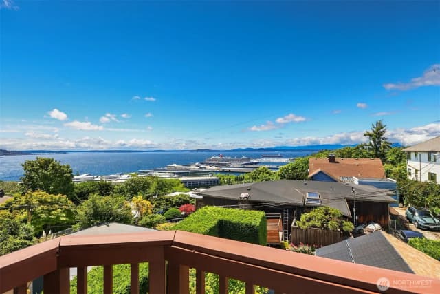 Property photo for 1411 10th Avenue W, Seattle