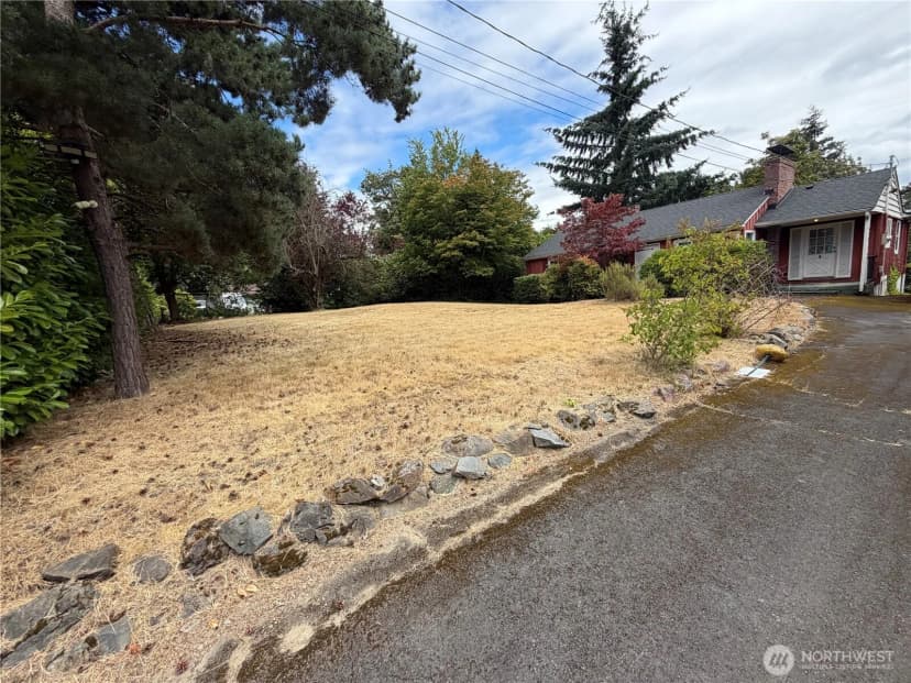 Property photo for 11334 Corliss Avenue N, Seattle photo 9