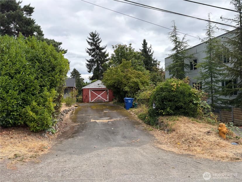 Property photo for 11334 Corliss Avenue N, Seattle photo 6