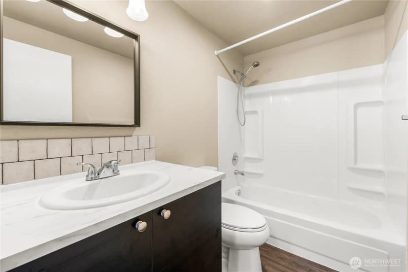 Property photo for 17624 1st Avenue S #a302, Burien photo 4