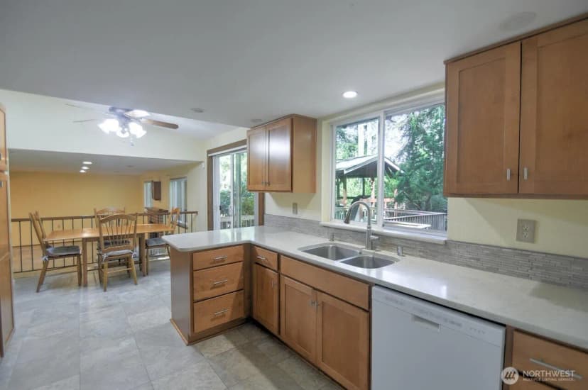 Property photo for 4804 Beverly Drive Ne, Olympia photo 14