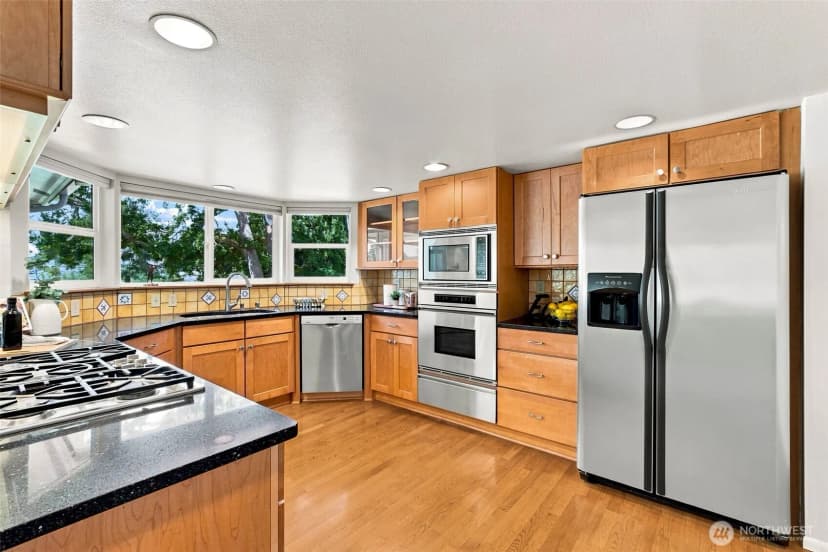Property photo for 8205 Amber Drive Sw, Lakewood photo 10