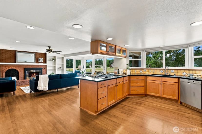 Property photo for 8205 Amber Drive Sw, Lakewood photo 8