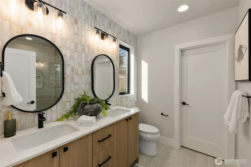 Property photo for 615 & 617 13th Avenue W, Kirkland photo 31