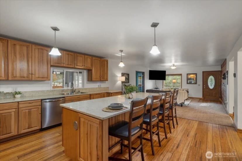 Property photo for 209 Emery Avenue N, South Prairie photo 6