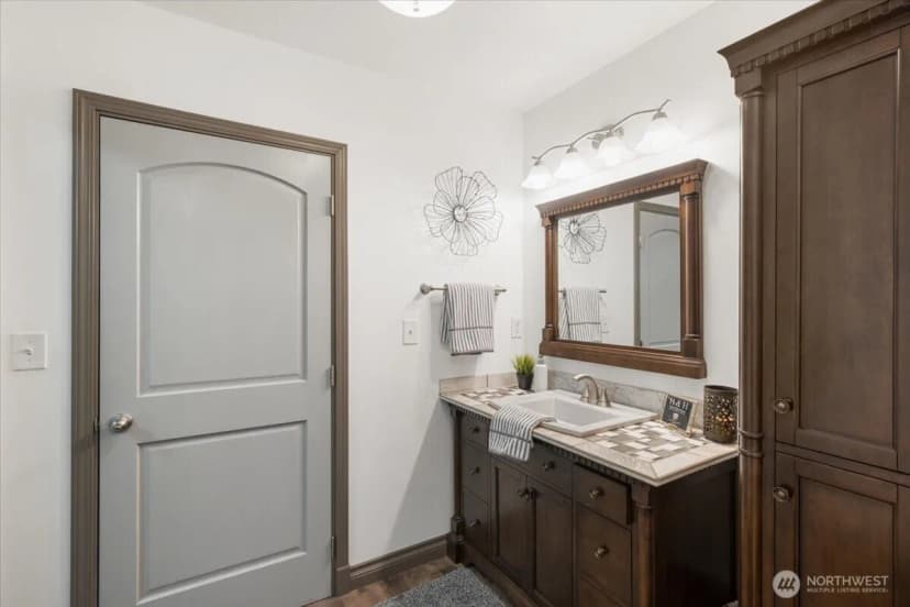 Property photo for 209 Emery Avenue N, South Prairie photo 11