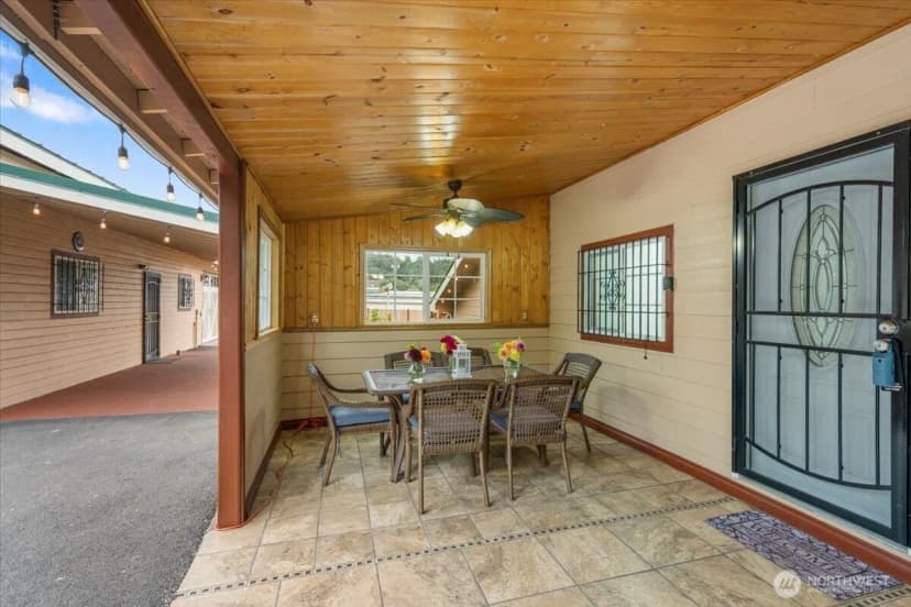 Property photo for 209 Emery Avenue N, South Prairie photo 28