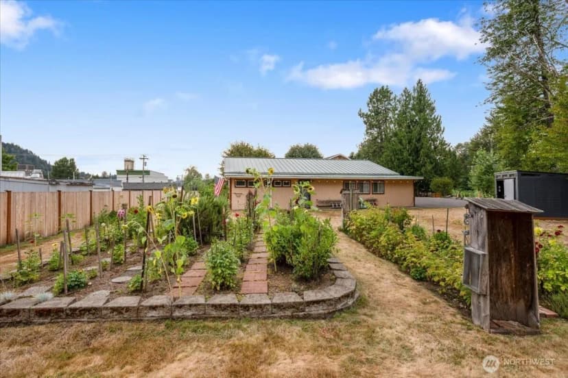 Property photo for 209 Emery Avenue N, South Prairie photo 36