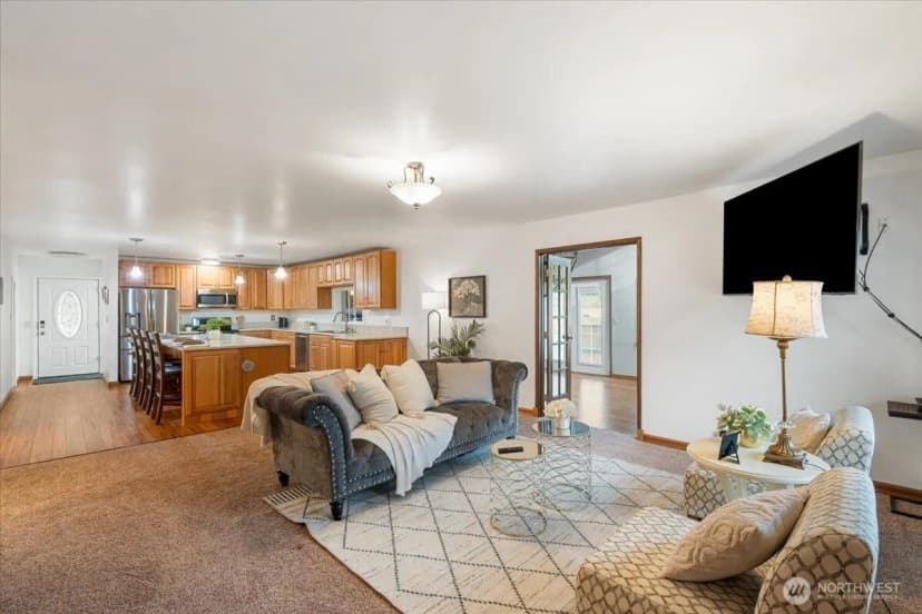 Property photo for 209 Emery Avenue N, South Prairie photo 4