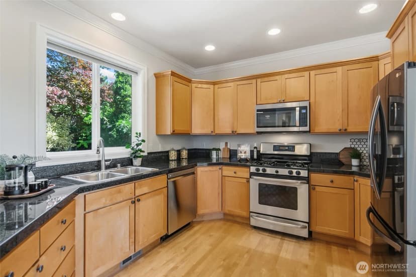 Property photo for 7208 8th Avenue Ne, Seattle photo 13