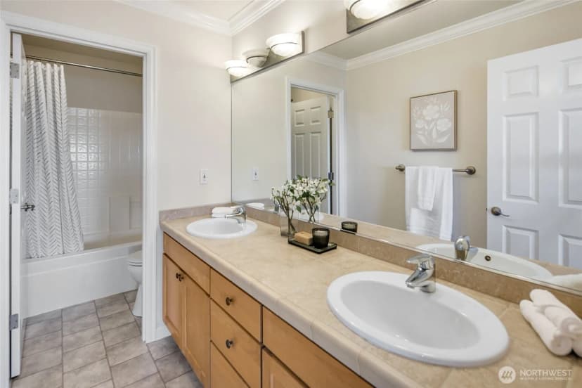 Property photo for 7208 8th Avenue Ne, Seattle photo 31