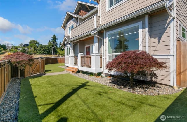 Property photo for 7208 8th Avenue Ne, Seattle photo 3