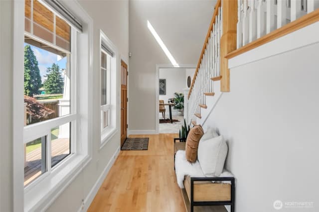 Property photo for 7208 8th Avenue Ne, Seattle photo 4
