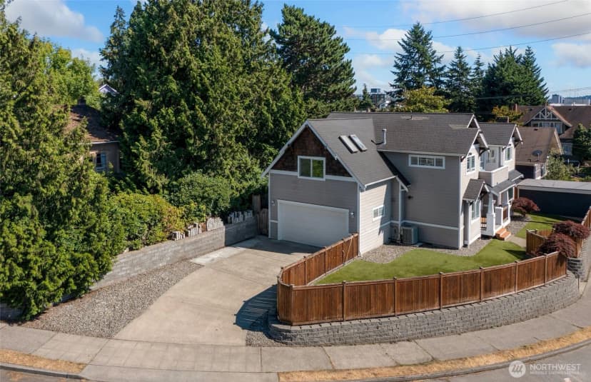 Property photo for 7208 8th Avenue Ne, Seattle photo 2