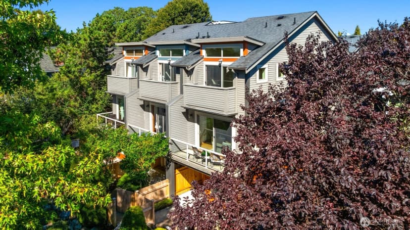 Property photo for 2340 44th Avenue Sw #c, Seattle photo 2