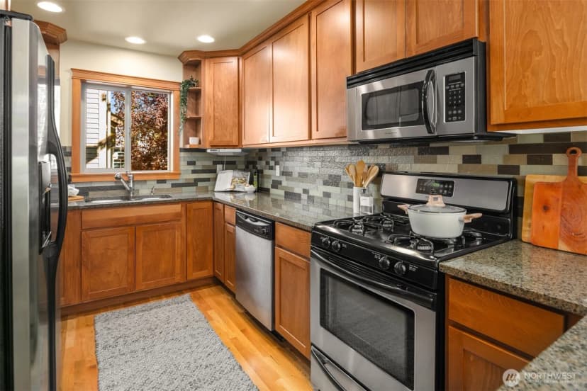 Property photo for 2340 44th Avenue Sw #c, Seattle photo 10