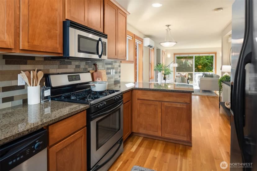 Property photo for 2340 44th Avenue Sw #c, Seattle photo 11