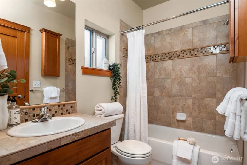 Property photo for 2340 44th Avenue Sw #c, Seattle photo 26