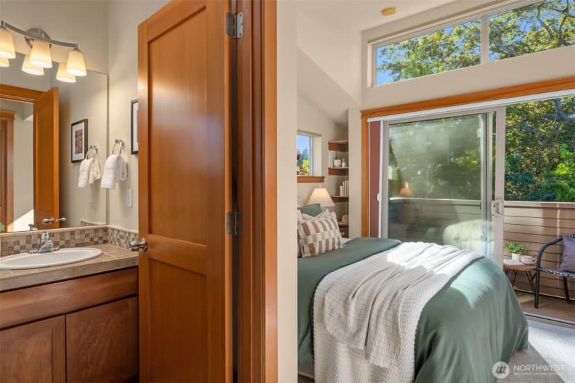Property photo for 2340 44th Avenue Sw #c, Seattle photo 22