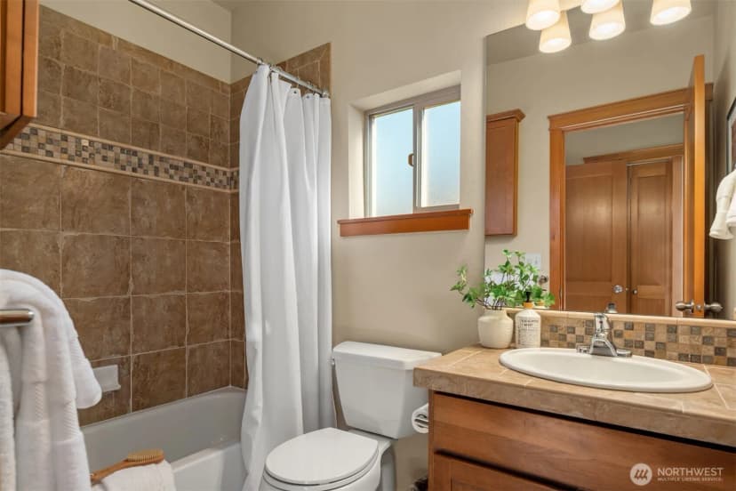 Property photo for 2340 44th Avenue Sw #c, Seattle photo 23