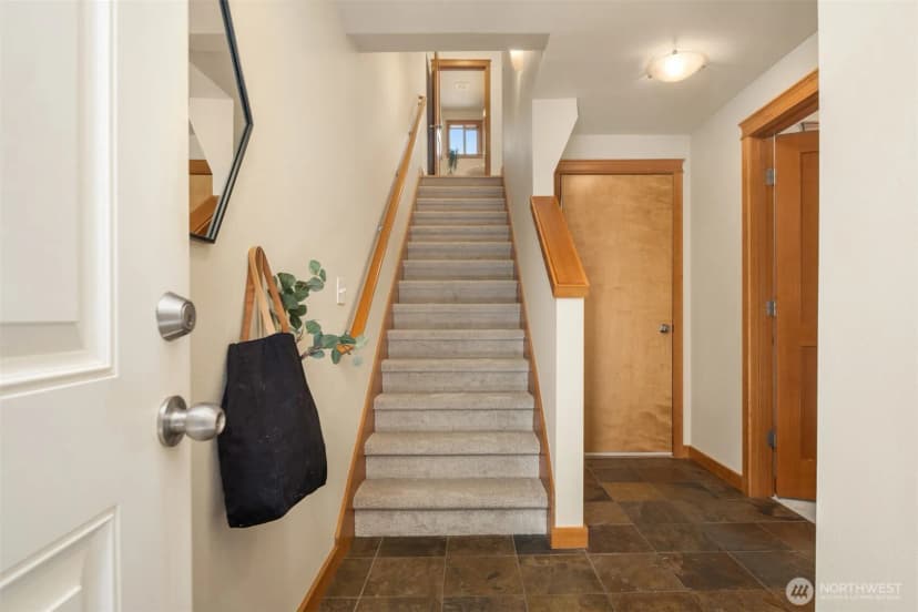 Property photo for 2340 44th Avenue Sw #c, Seattle photo 6