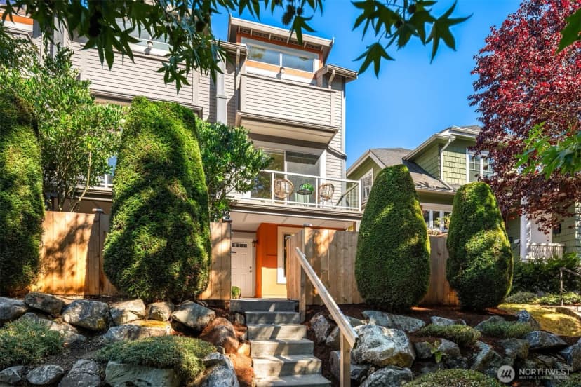 Property photo for 2340 44th Avenue Sw #c, Seattle