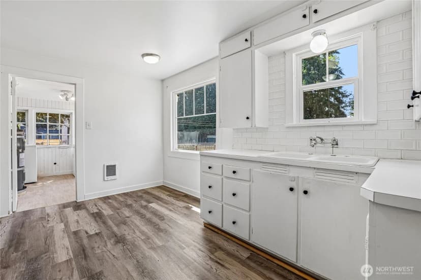 Property photo for 6925 52nd Avenue W, University Place photo 16