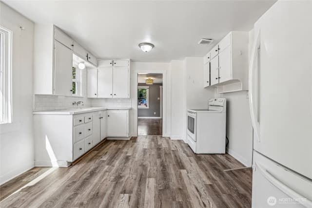 Property photo for 6925 52nd Avenue W, University Place photo 2