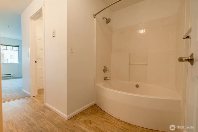 Property photo for 4050 S 212th Court #b, Sea Tac photo 11
