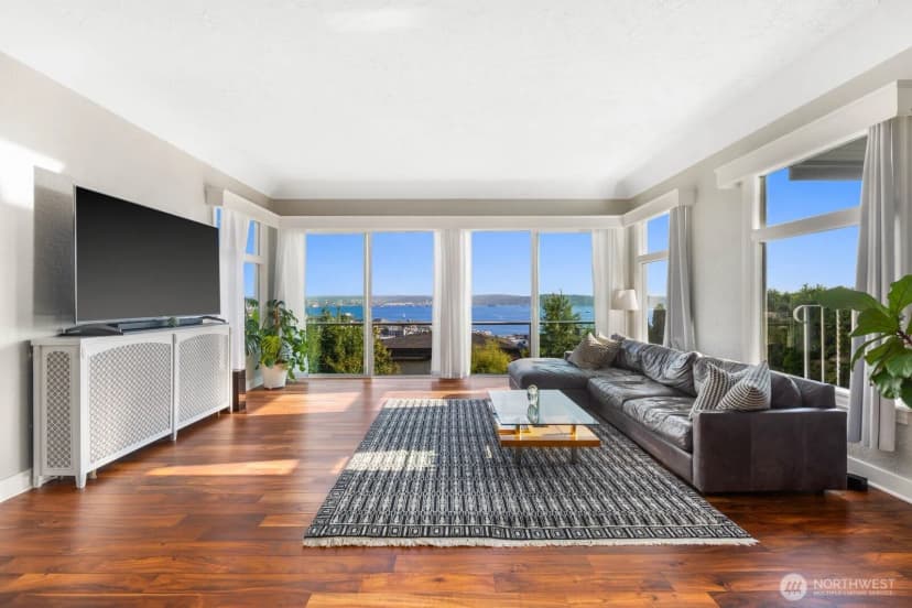 Property photo for 307 W Highland Drive, Seattle photo 6