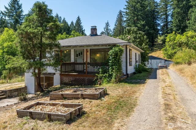 Property photo for 205 N Maple Hill Road, Kelso
