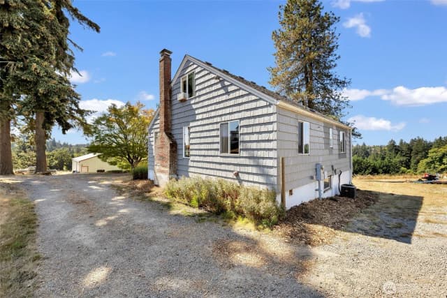 Property photo for 761 S 25th Place, Ridgefield photo 2