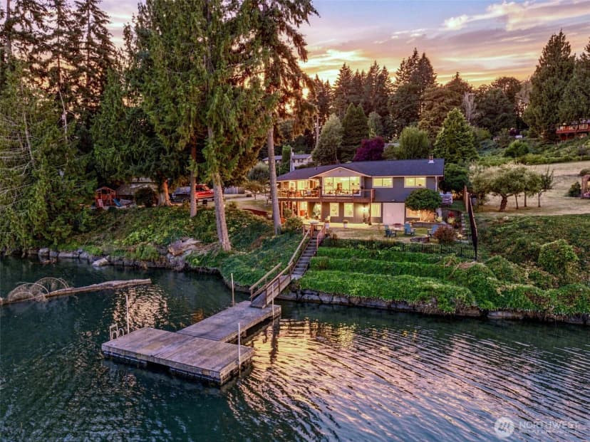 Property photo for 5508 South Bay Terrace Drive Ne, Olympia