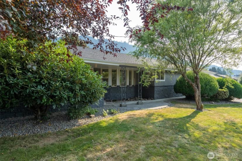 Property photo for 102 E Adams Avenue, Morton photo 2